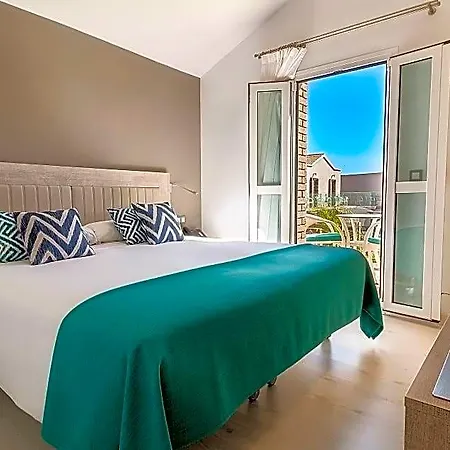 Oasis Hotel